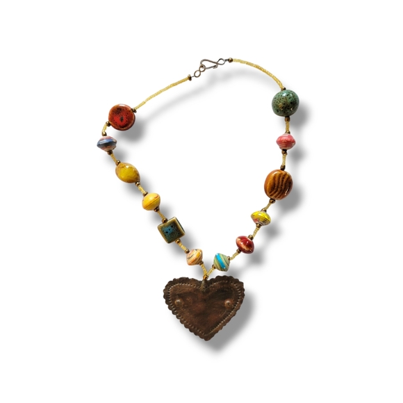 ✨️HP✨️NWOT Pretty Boho Artisan Colorful Multi Bead Metal Heart Necklace - Picture 3 of 8